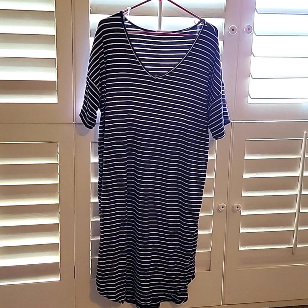 Knee length casual dress.